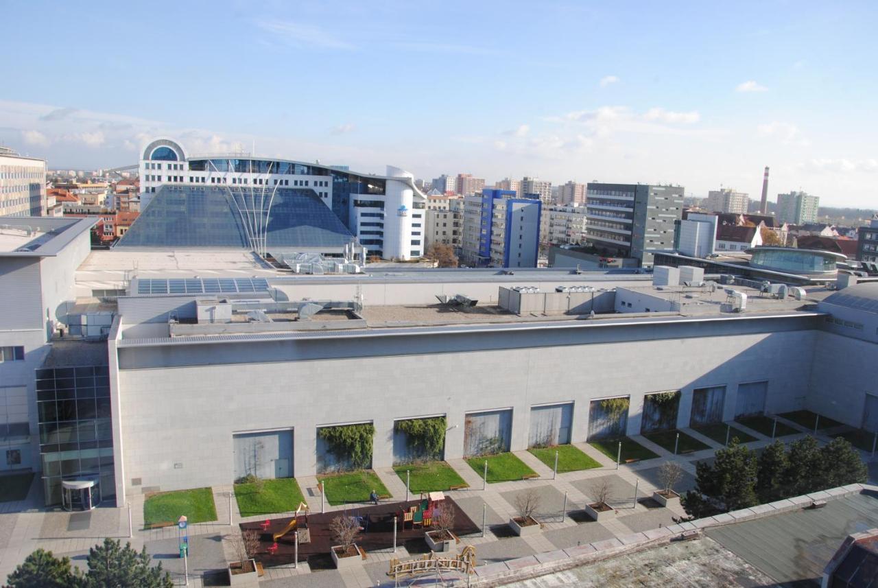 Hotel Labe Pardubice Buitenkant foto